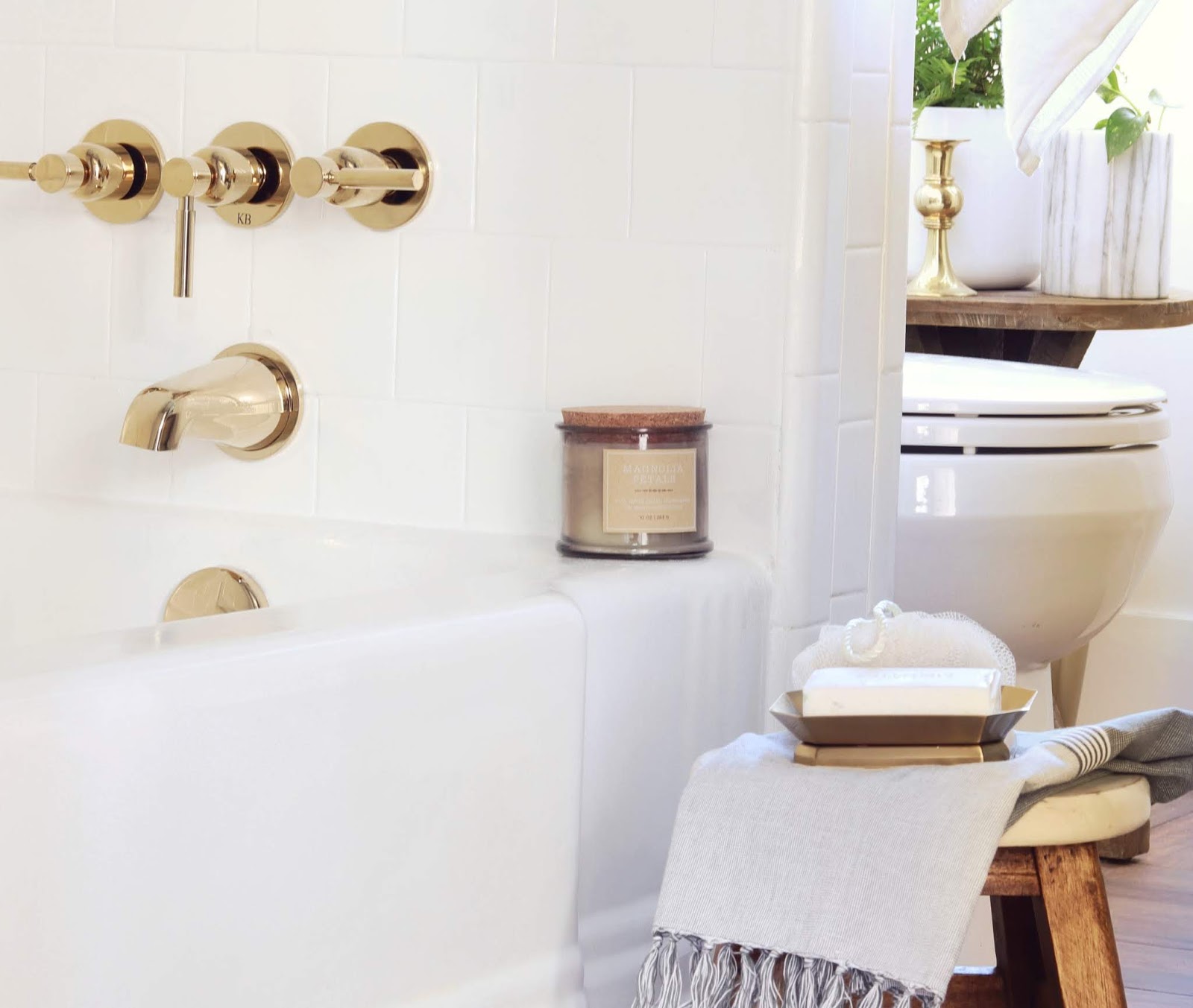 Stop Fighting Soap Scum Clean your tub shower the Easy Way